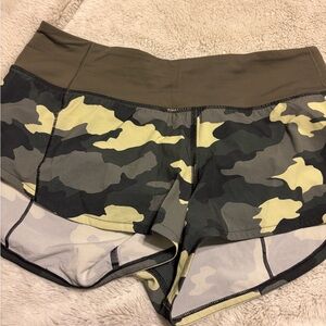 lululemon athletica speed up shorts Olive Camo High-Rise Athletic Shorts sz 4